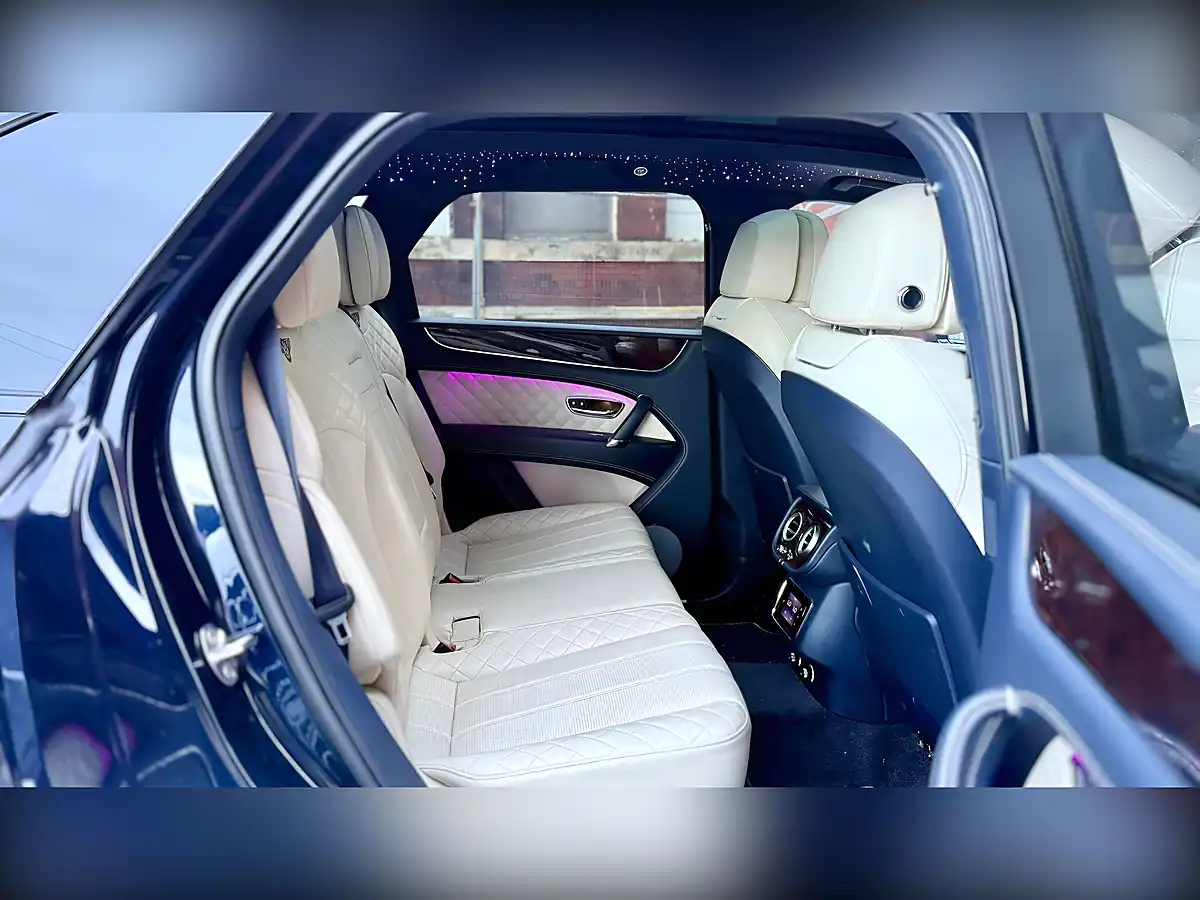 Used 2017 Bentley Bentayga Auto 4WD Blue - Interior and Exterior details 10