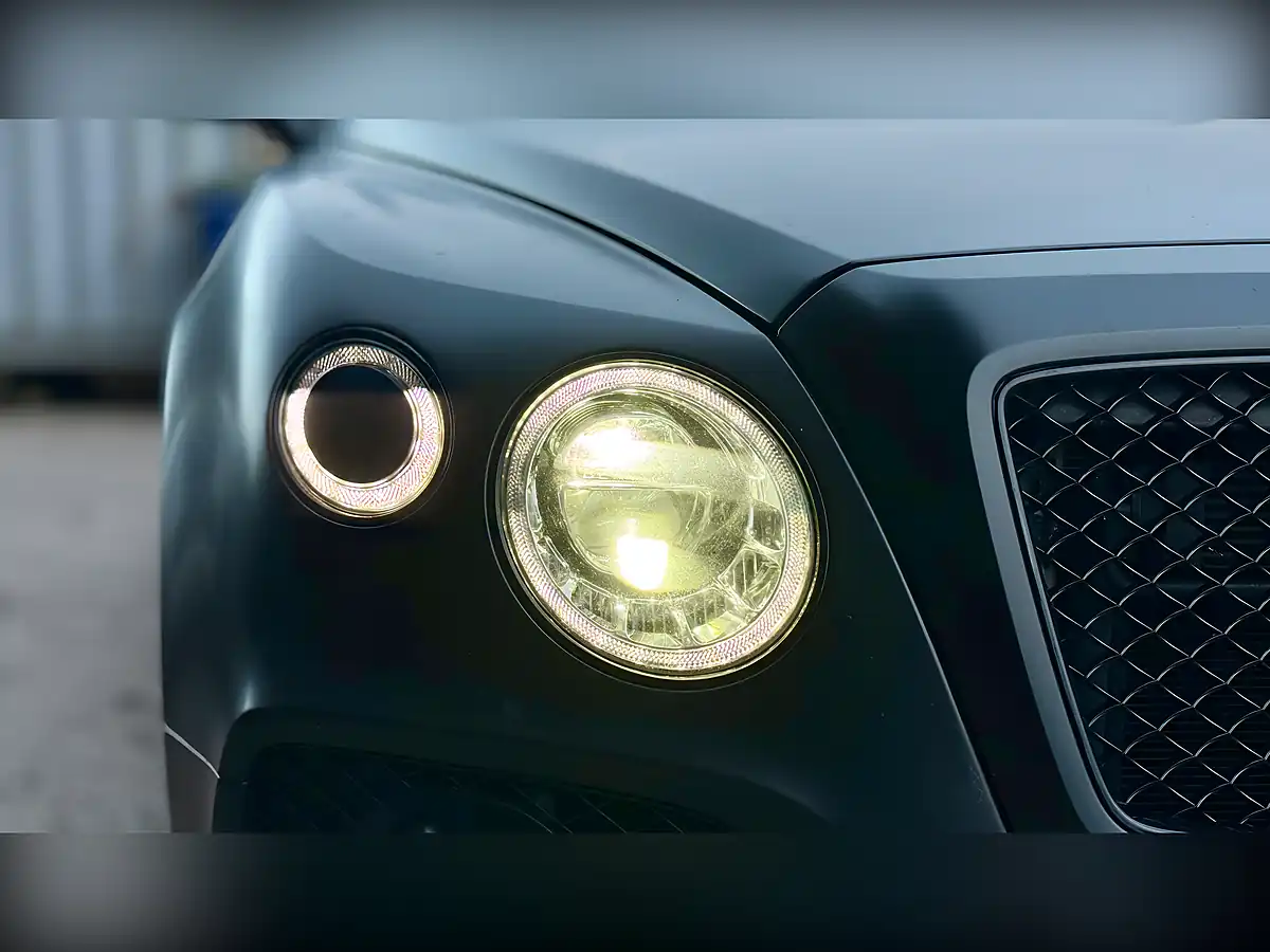 Used 2017 Bentley Bentayga Auto 4WD Blue - Interior and Exterior details 18
