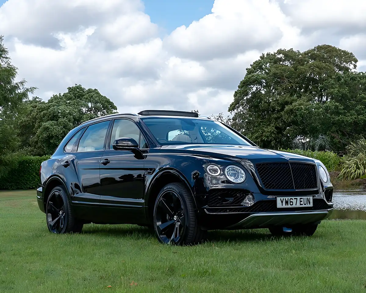 Used 2017 Bentley Bentayga Black - Front View