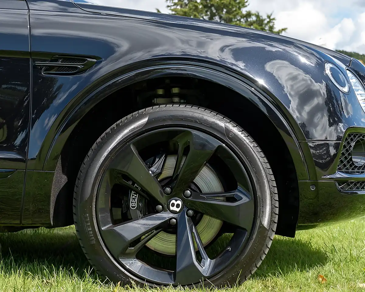 Used 2017 Bentley Bentayga Black - Interior and Exterior details 10