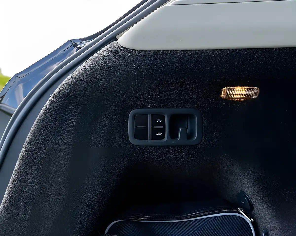 Used 2017 Bentley Bentayga Black - Interior and Exterior details 18