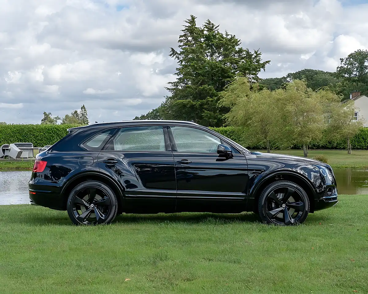 Used 2017 Bentley Bentayga Black - Interior and Exterior details 5