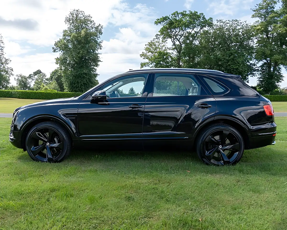 Used 2017 Bentley Bentayga Black - Interior and Exterior details 6