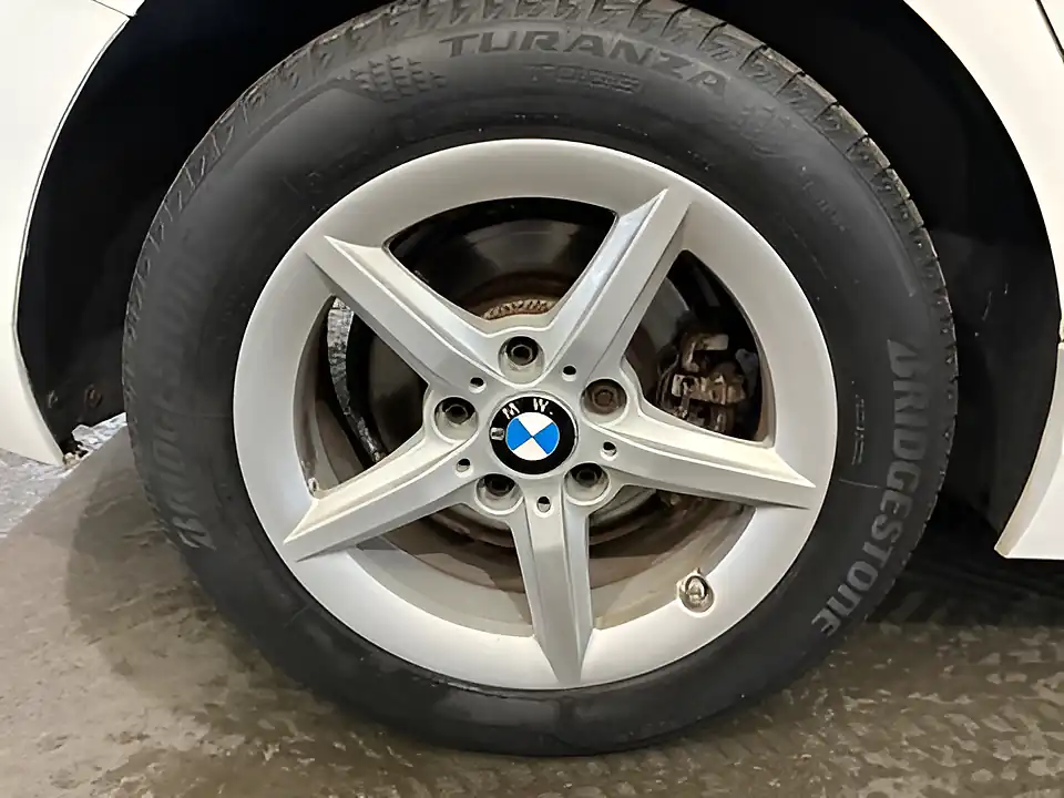 Used 2017 BMW 1 Series Se White - Interior and Exterior details 15
