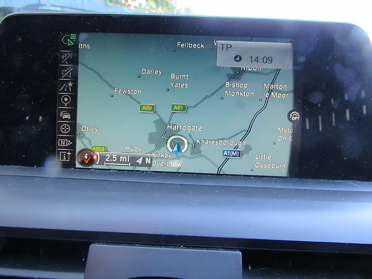 Used 2017 BMW 1 Series Se White - Interior and Exterior details 13
