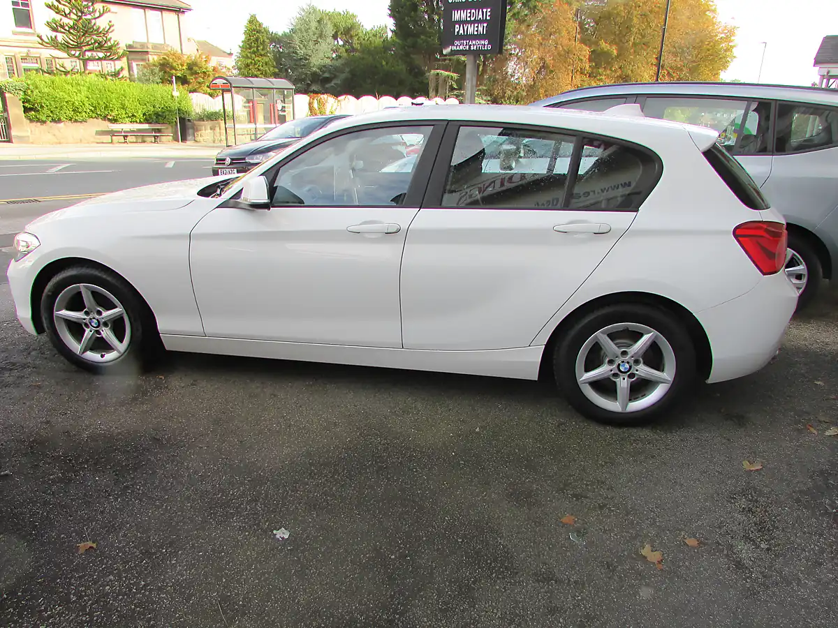 Used 2017 BMW 1 Series Se White - Interior and Exterior details 6