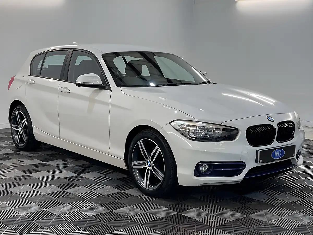 Used 2017 BMW 1 Series Sport Alpine White - Interior and Exterior details 20