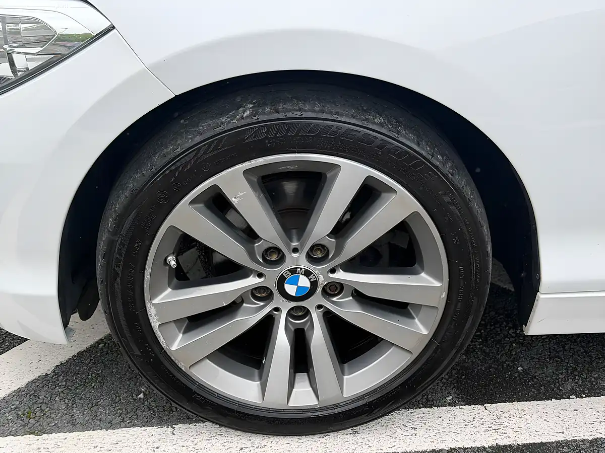 Used 2017 BMW 1 Series Sport White - Interior and Exterior details 10