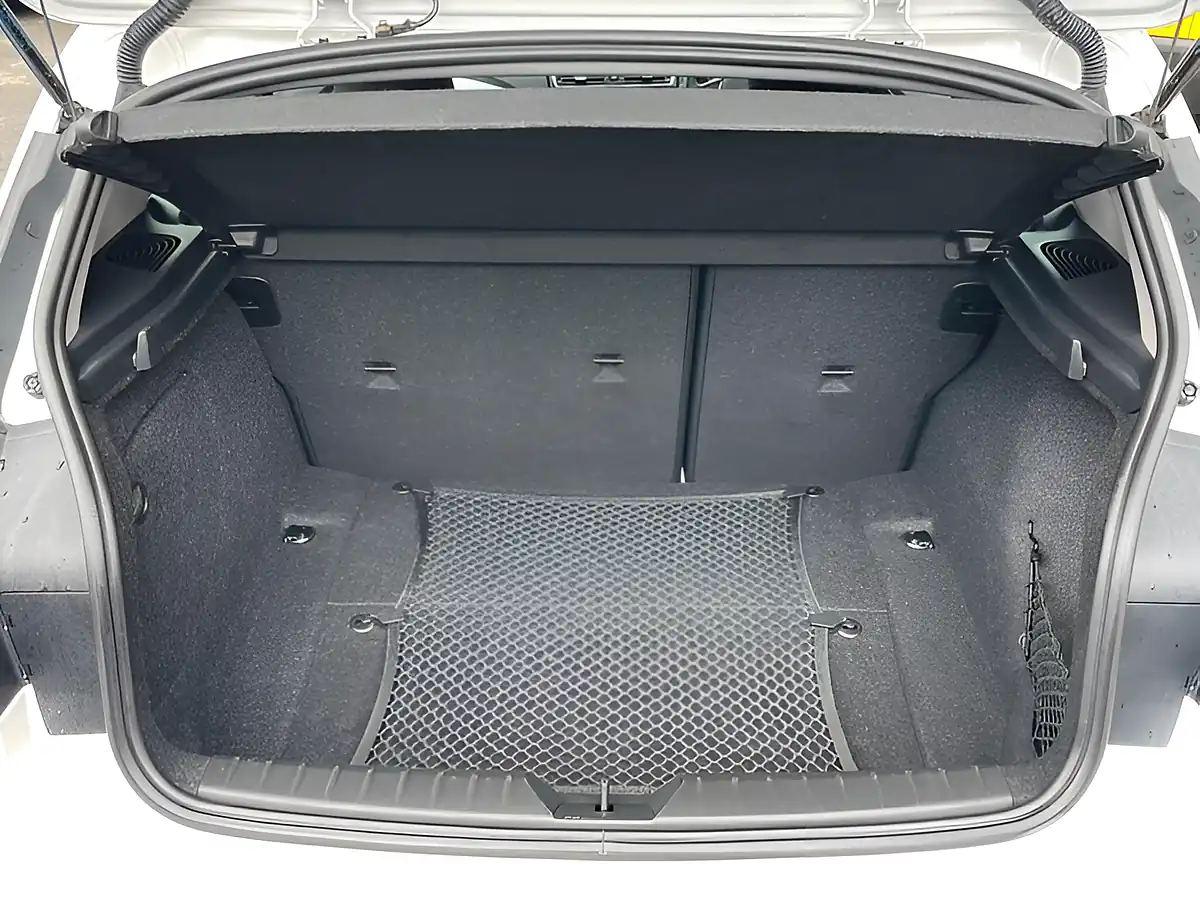 Used 2017 BMW 1 Series Sport White - Interior and Exterior details 13