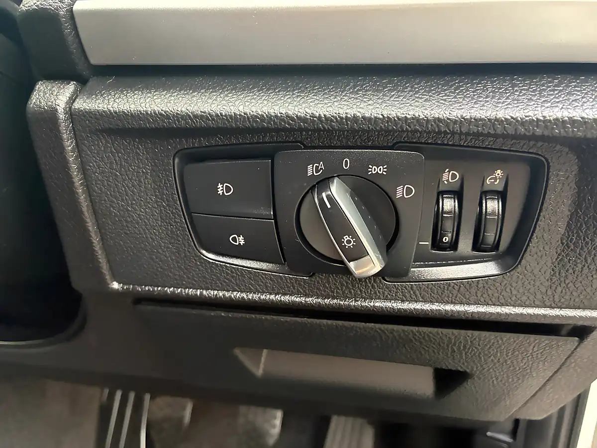 Used 2017 BMW 1 Series Sport White - Interior and Exterior details 14