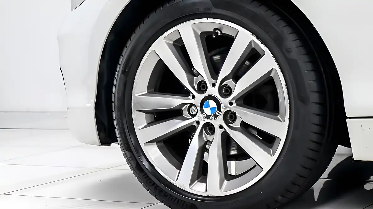 Used 2017 BMW 1 Series Sport White - Interior and Exterior details 12