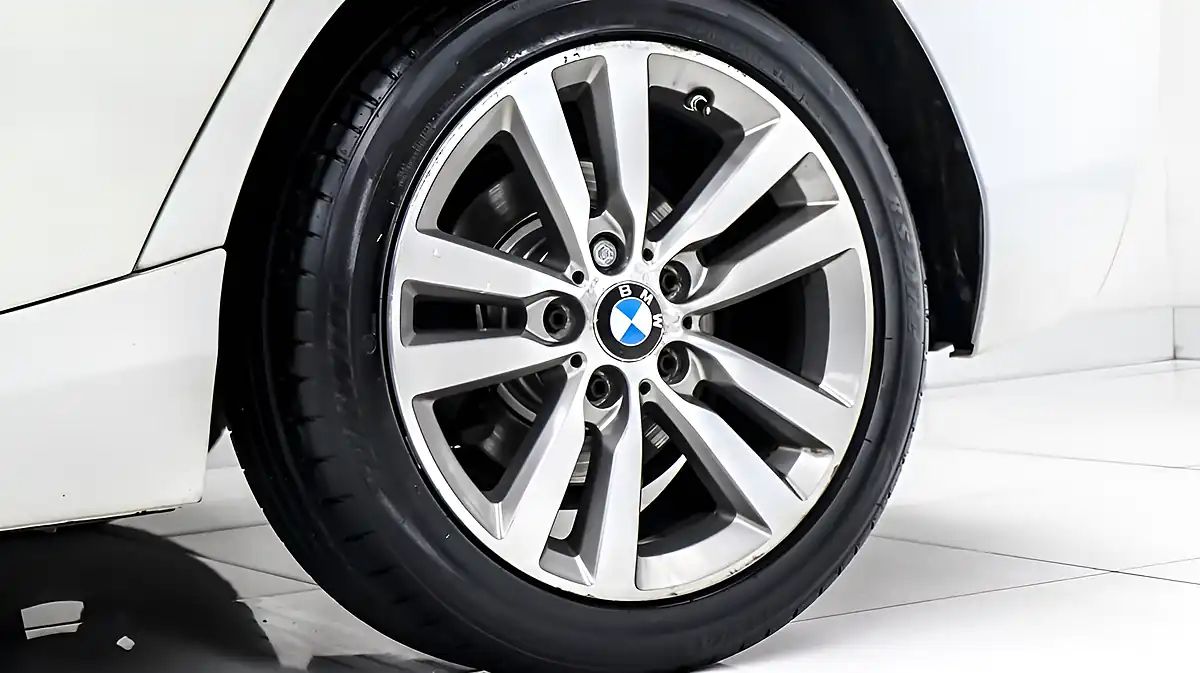 Used 2017 BMW 1 Series Sport White - Interior and Exterior details 13