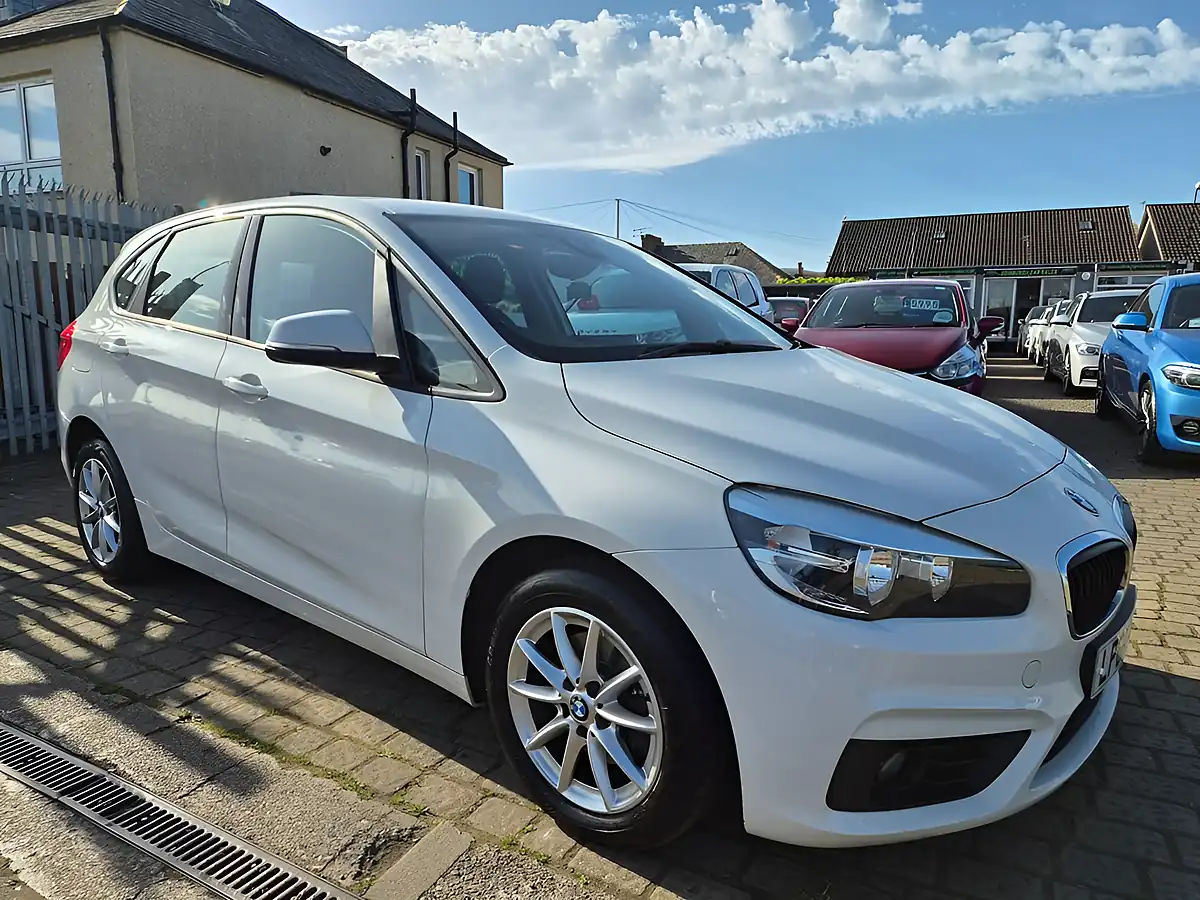 Used 2017 BMW 2 Series Active Tourer Se White - Front View