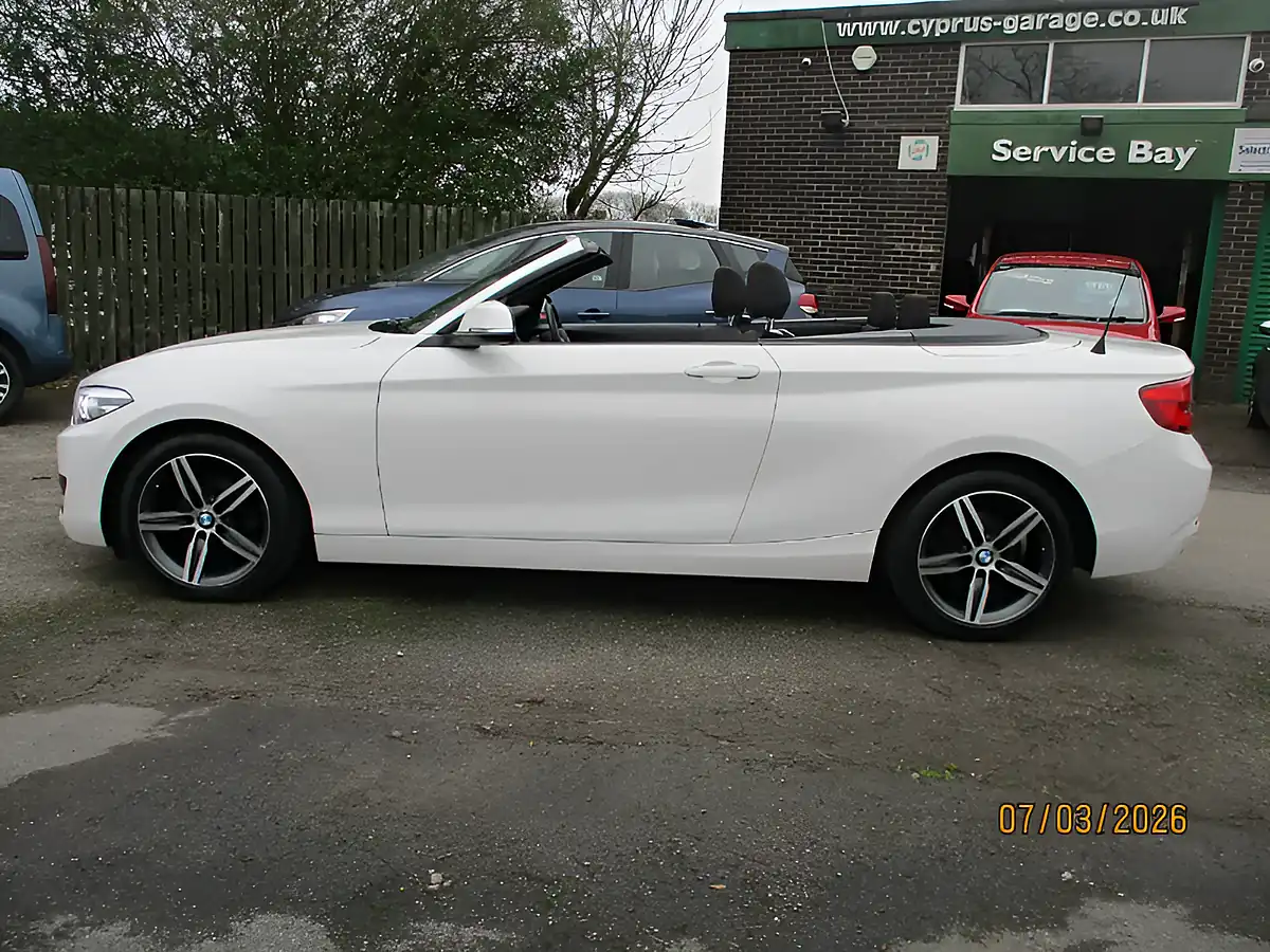 Used 2017 BMW 2 Series Sport Alpine White - Interior and Exterior details 7