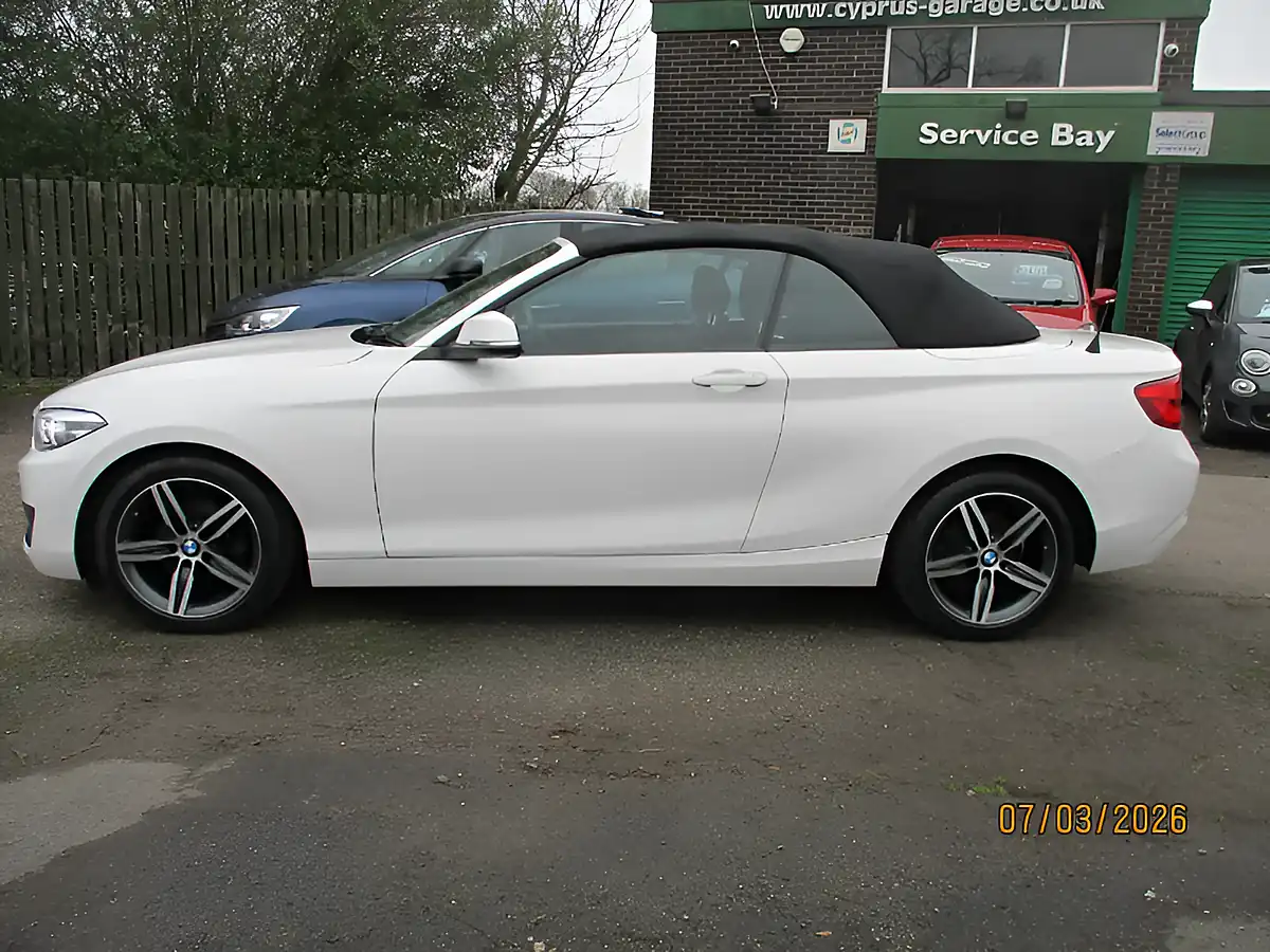 Used 2017 BMW 2 Series Sport Alpine White - Interior and Exterior details 9