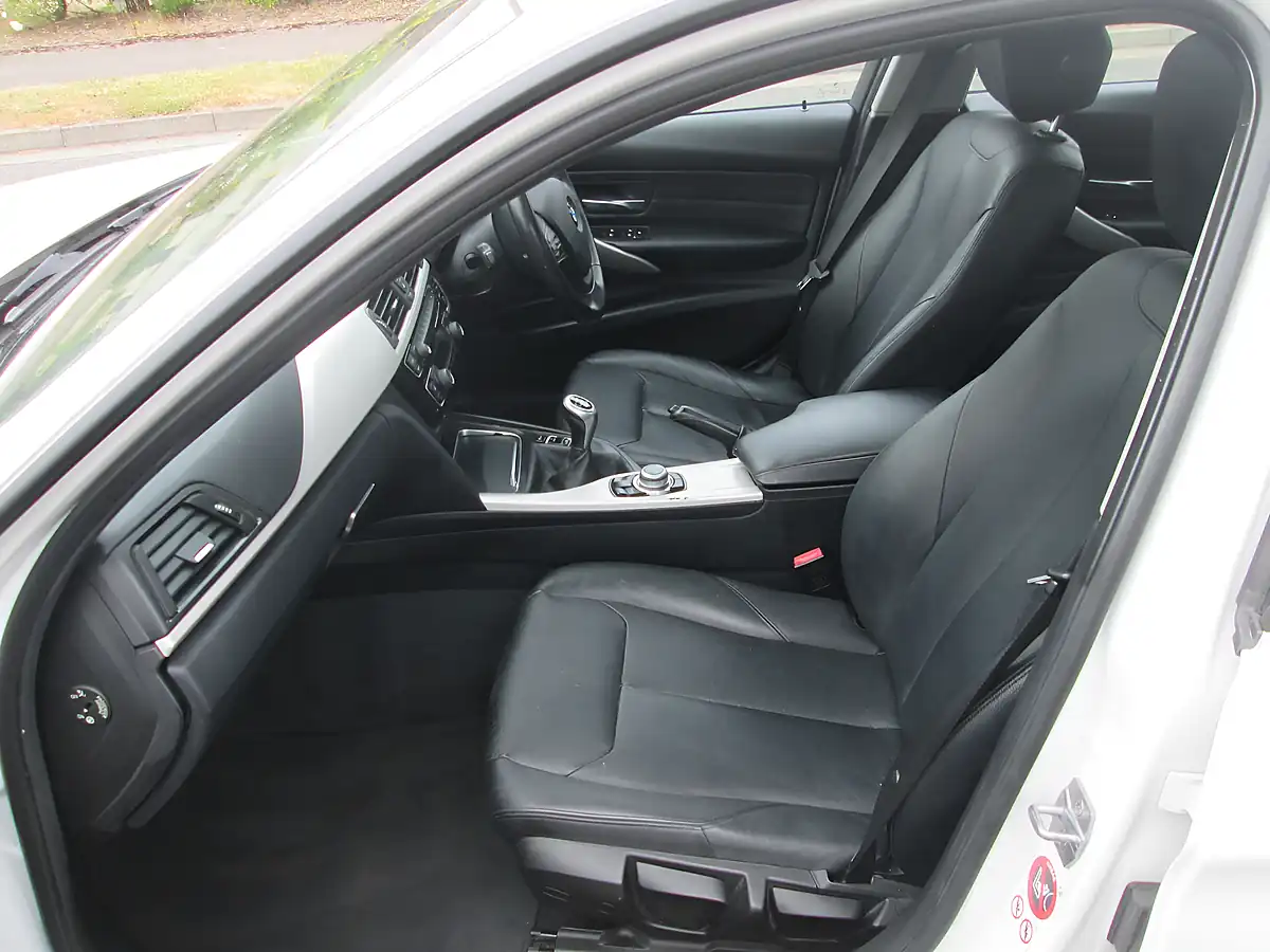 Used 2017 BMW 3 Series Efficientdynamics Plus White - Interior and Exterior details 10