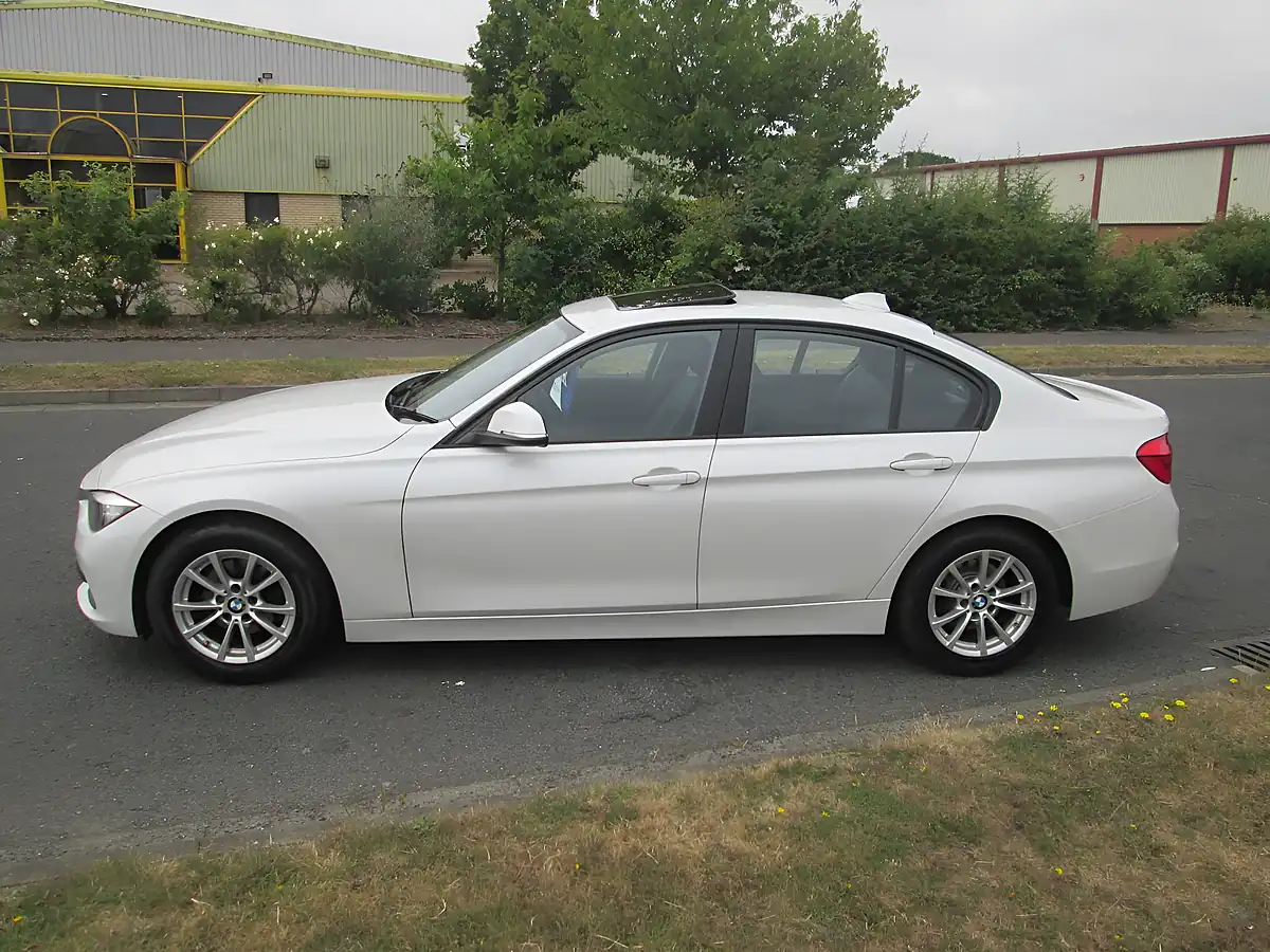 Used 2017 BMW 3 Series Efficientdynamics Plus White - Interior and Exterior details 2