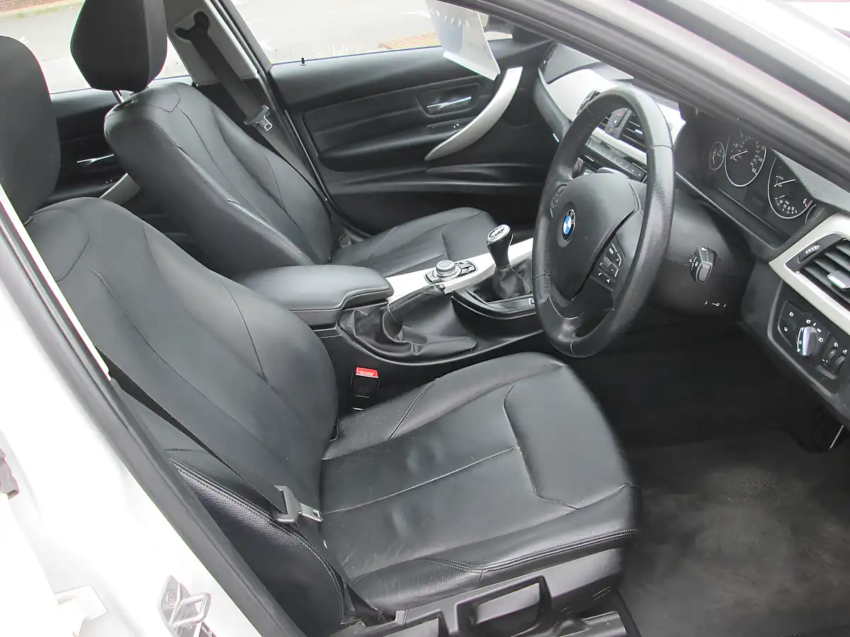 Used 2017 BMW 3 Series Efficientdynamics Plus White - Interior and Exterior details 6