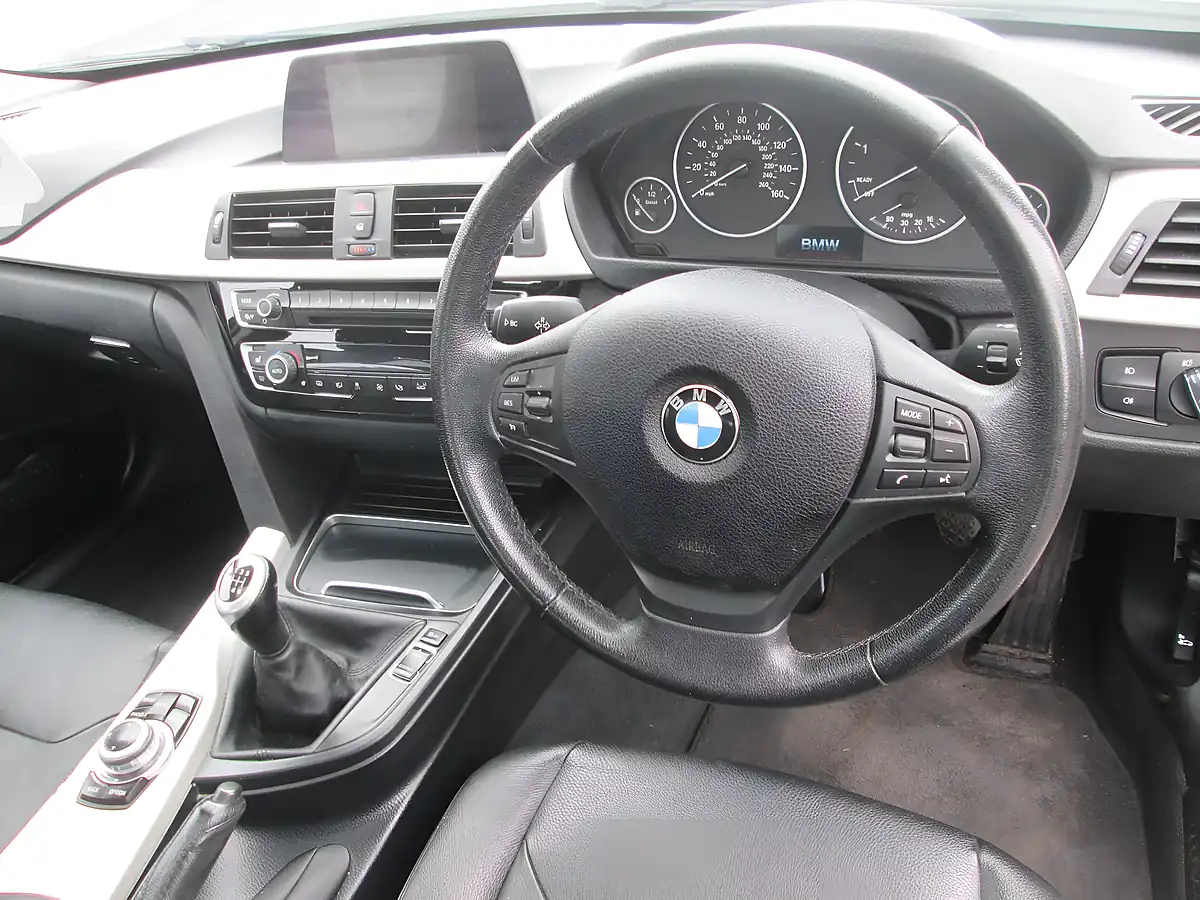 Used 2017 BMW 3 Series Efficientdynamics Plus White - Interior and Exterior details 7