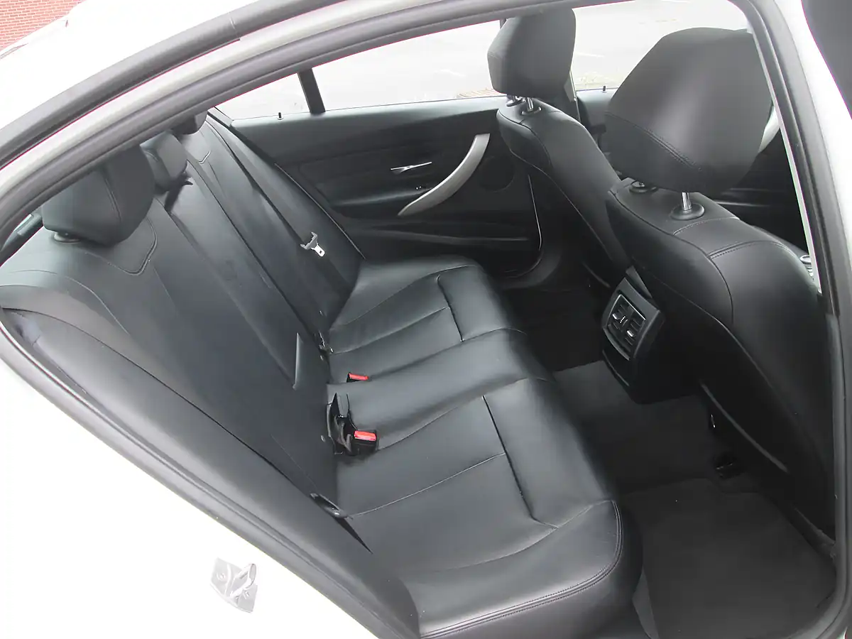 Used 2017 BMW 3 Series Efficientdynamics Plus White - Interior and Exterior details 8