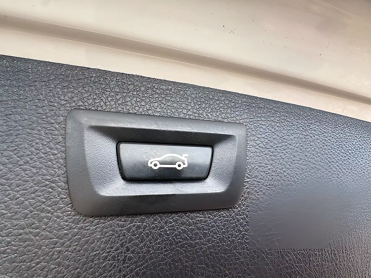 Used 2017 BMW 3 Series M Sport Alpine White - Interior and Exterior details 6