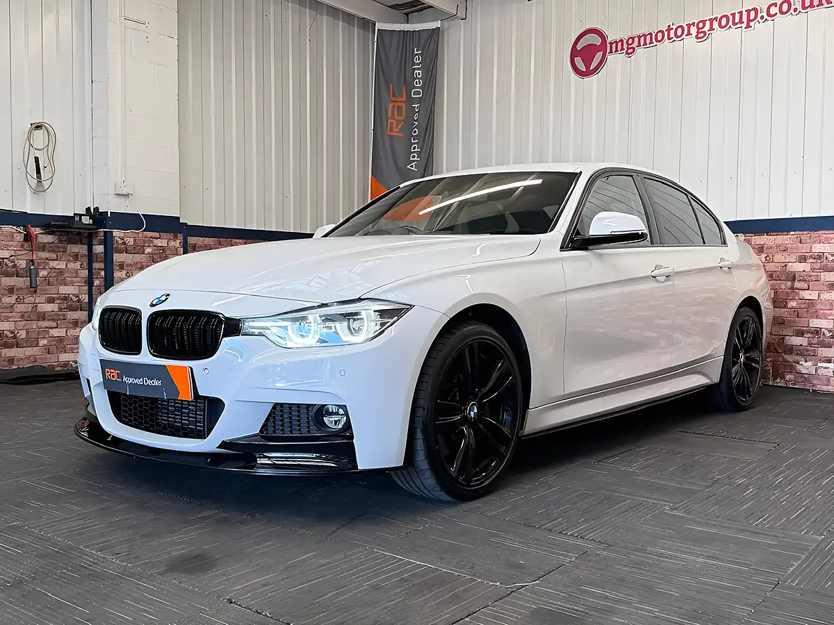 Used 2017 BMW 3 Series M Sport Alpine White - Interior and Exterior details 10