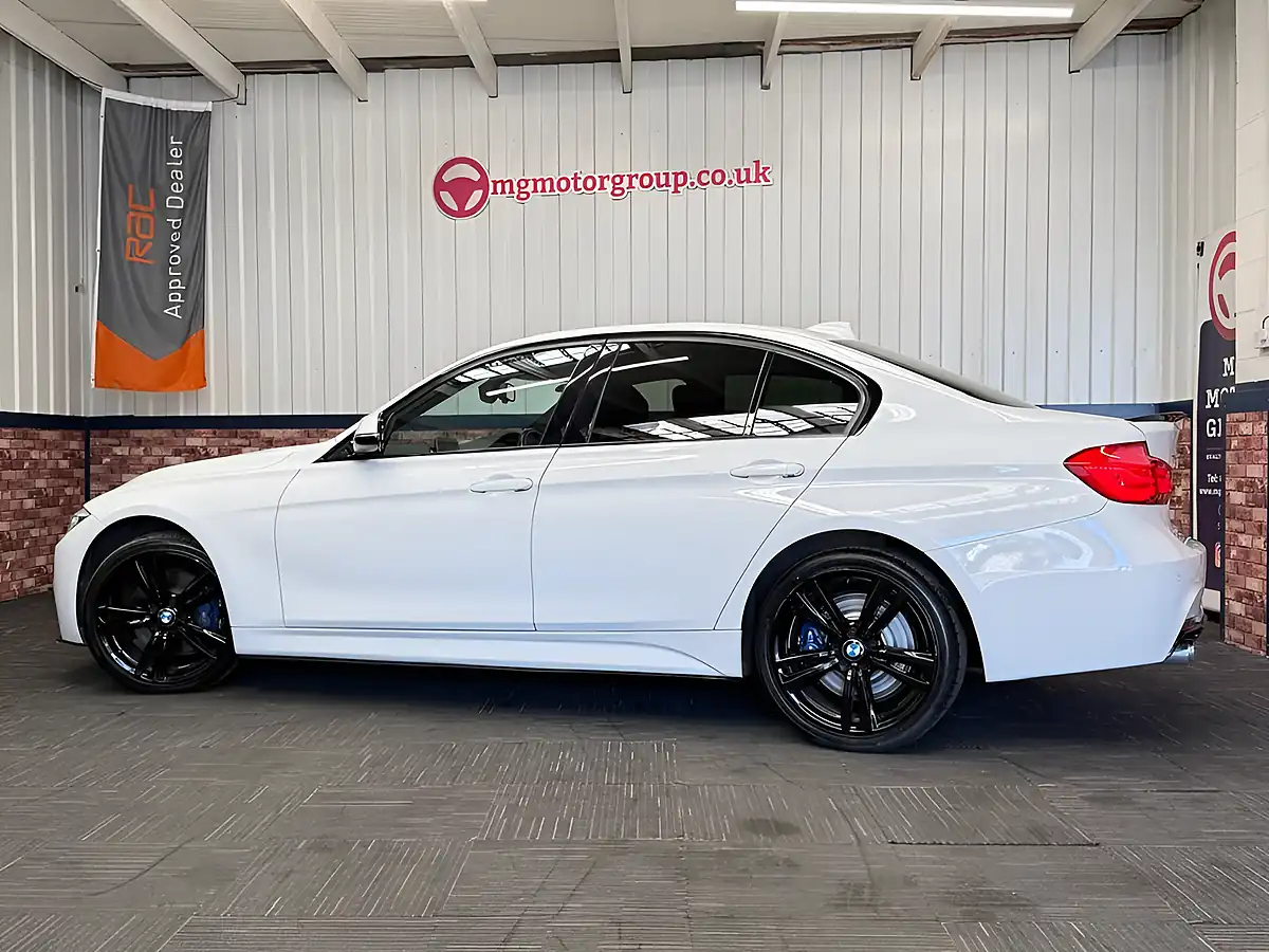 Used 2017 BMW 3 Series M Sport Alpine White - Interior and Exterior details 14