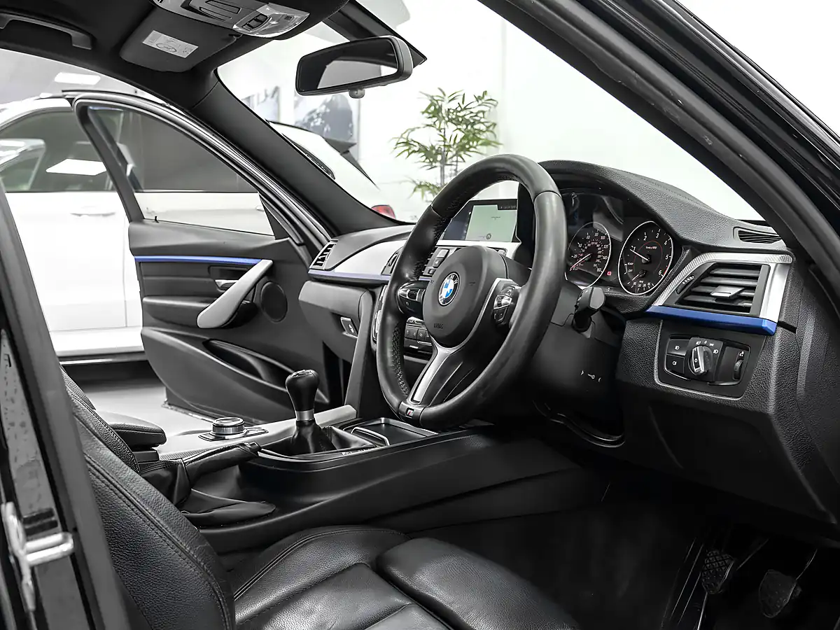 Used 2017 BMW 3 Series M Sport Black Sapphire - Interior and Exterior details 17