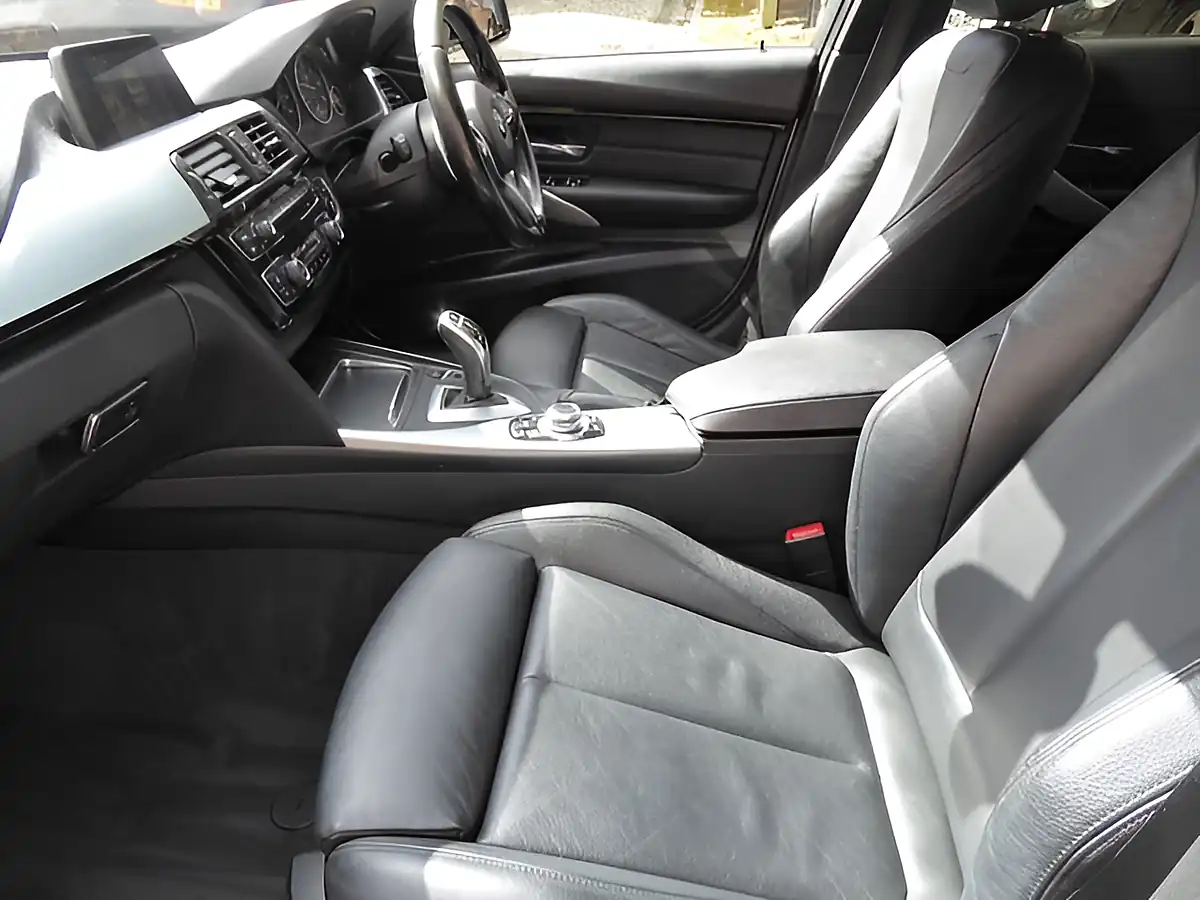 Used 2017 BMW 3 Series M Sport White - Interior and Exterior details 8