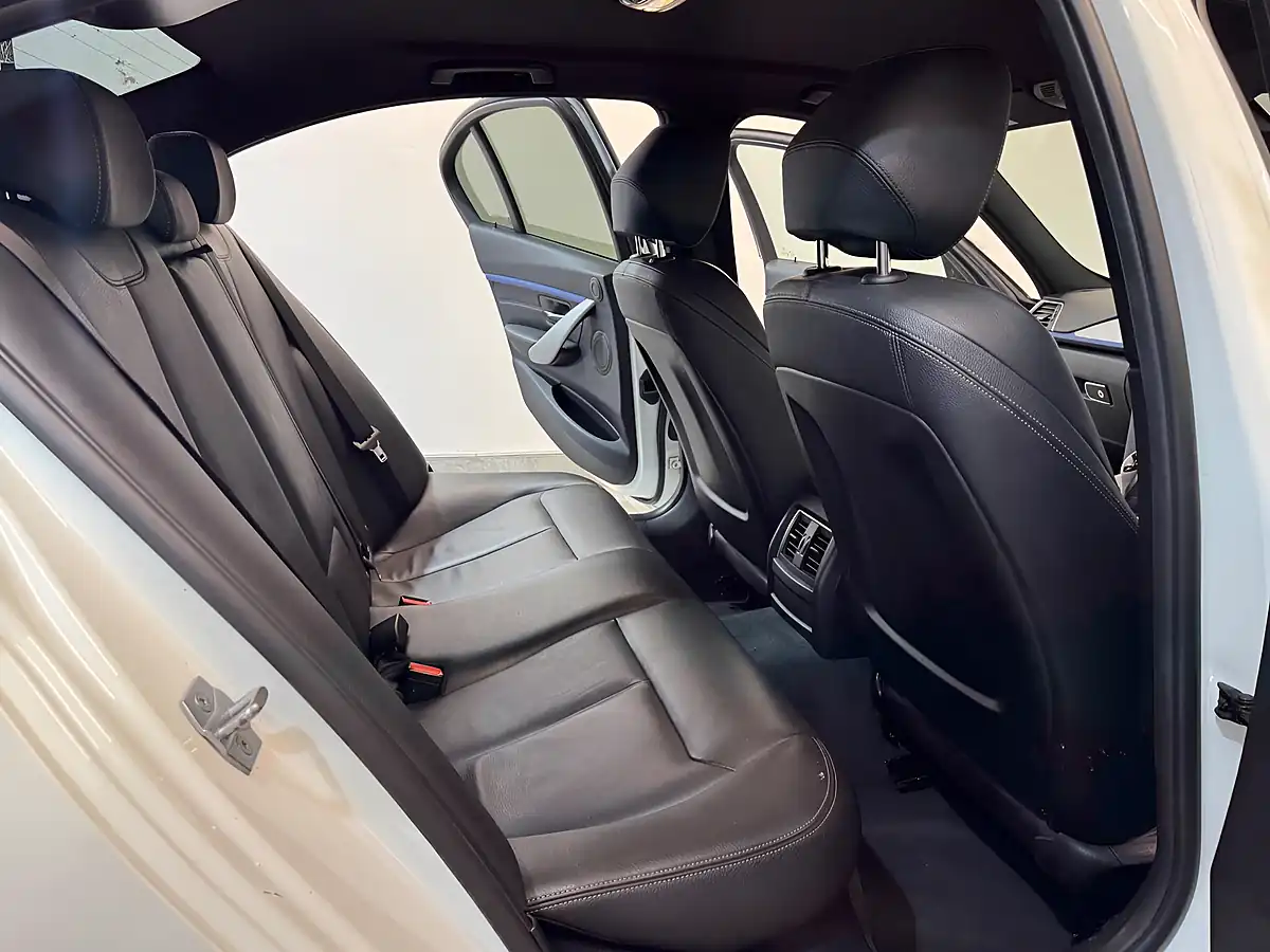 Used 2017 BMW 3 Series M Sport White - Interior and Exterior details 16