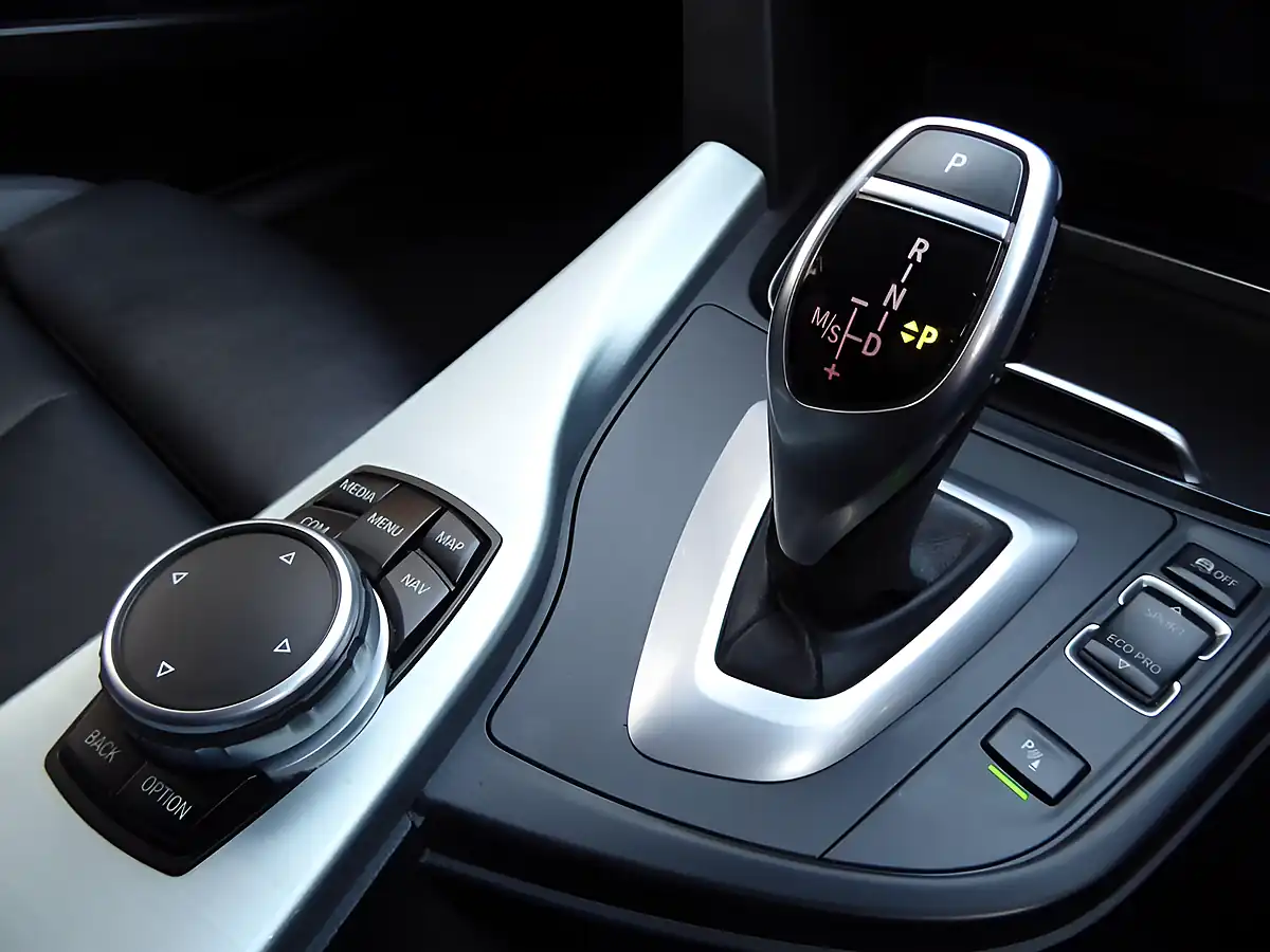 Used 2017 BMW 3 Series M Sport White - Interior and Exterior details 14