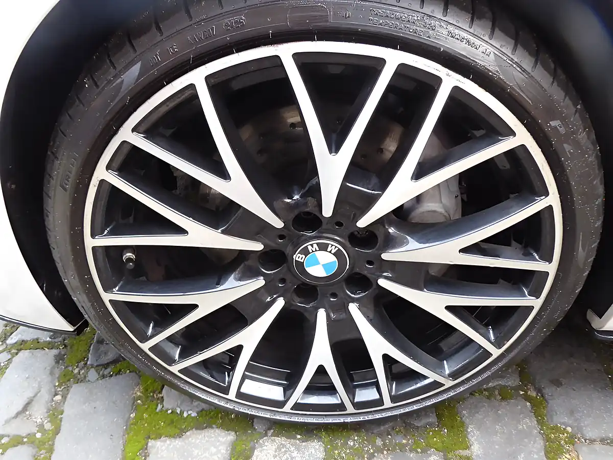 Used 2017 BMW 3 Series M Sport White - Interior and Exterior details 8