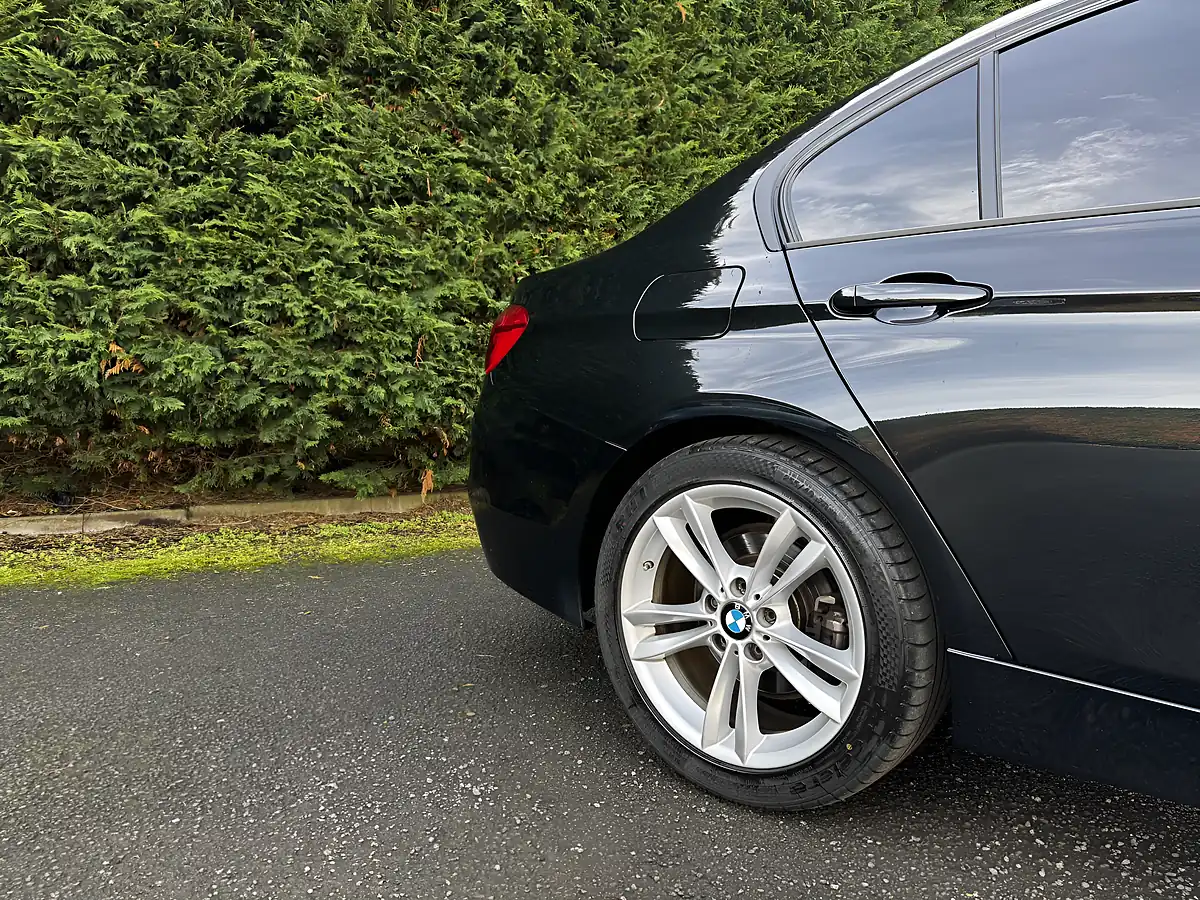 Used 2017 BMW 3 Series Se Black - Interior and Exterior details 10