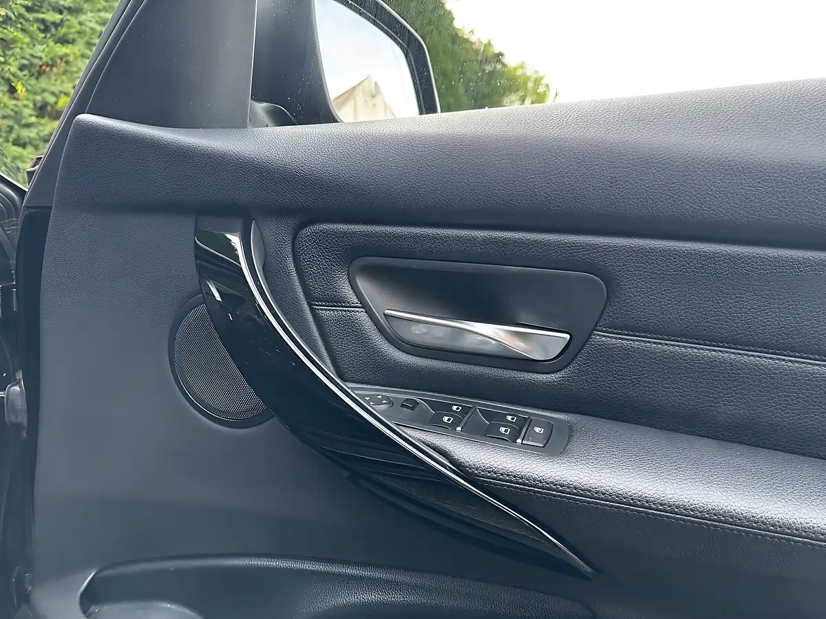 Used 2017 BMW 3 Series Se Black - Interior and Exterior details 12