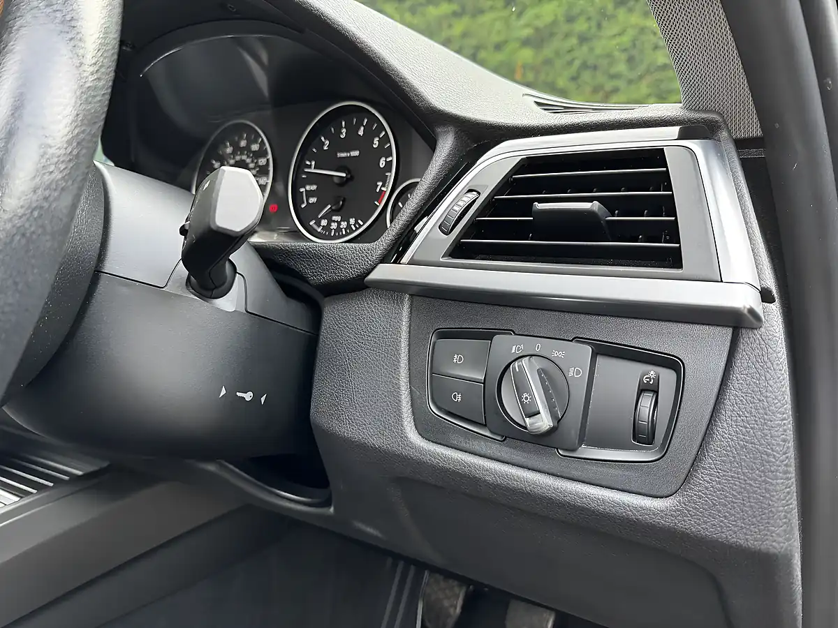Used 2017 BMW 3 Series Se Black - Interior and Exterior details 13