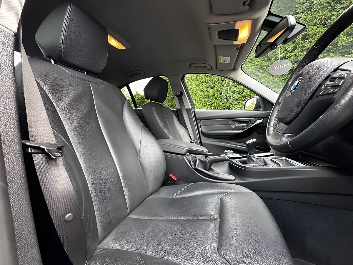 Used 2017 BMW 3 Series Se Black - Interior and Exterior details 15