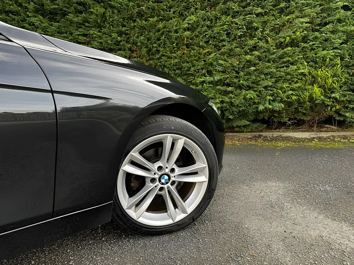 Used 2017 BMW 3 Series Se Black - Interior and Exterior details 9