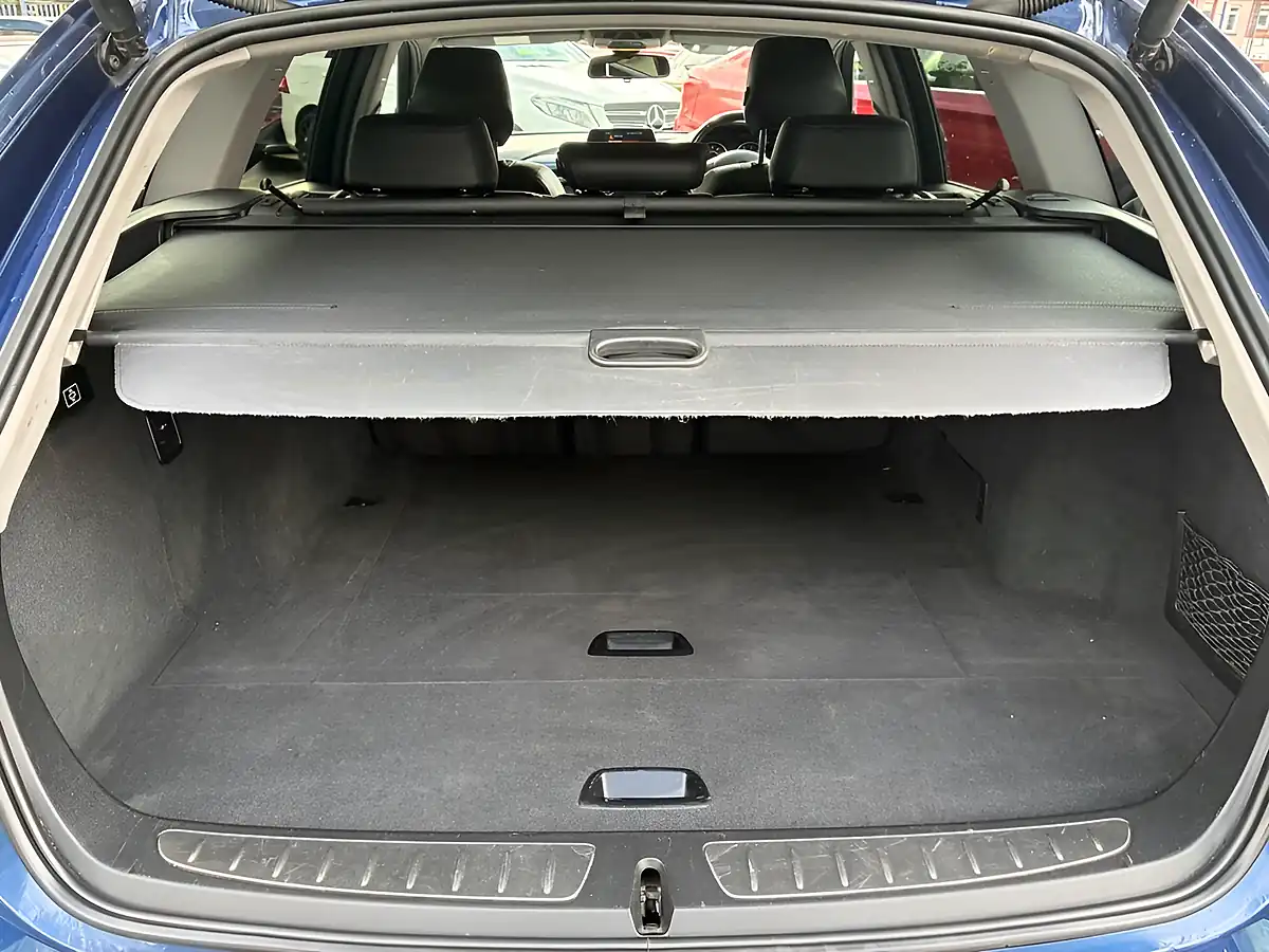 Used 2017 BMW 3 Series Se Blue - Interior and Exterior details 10