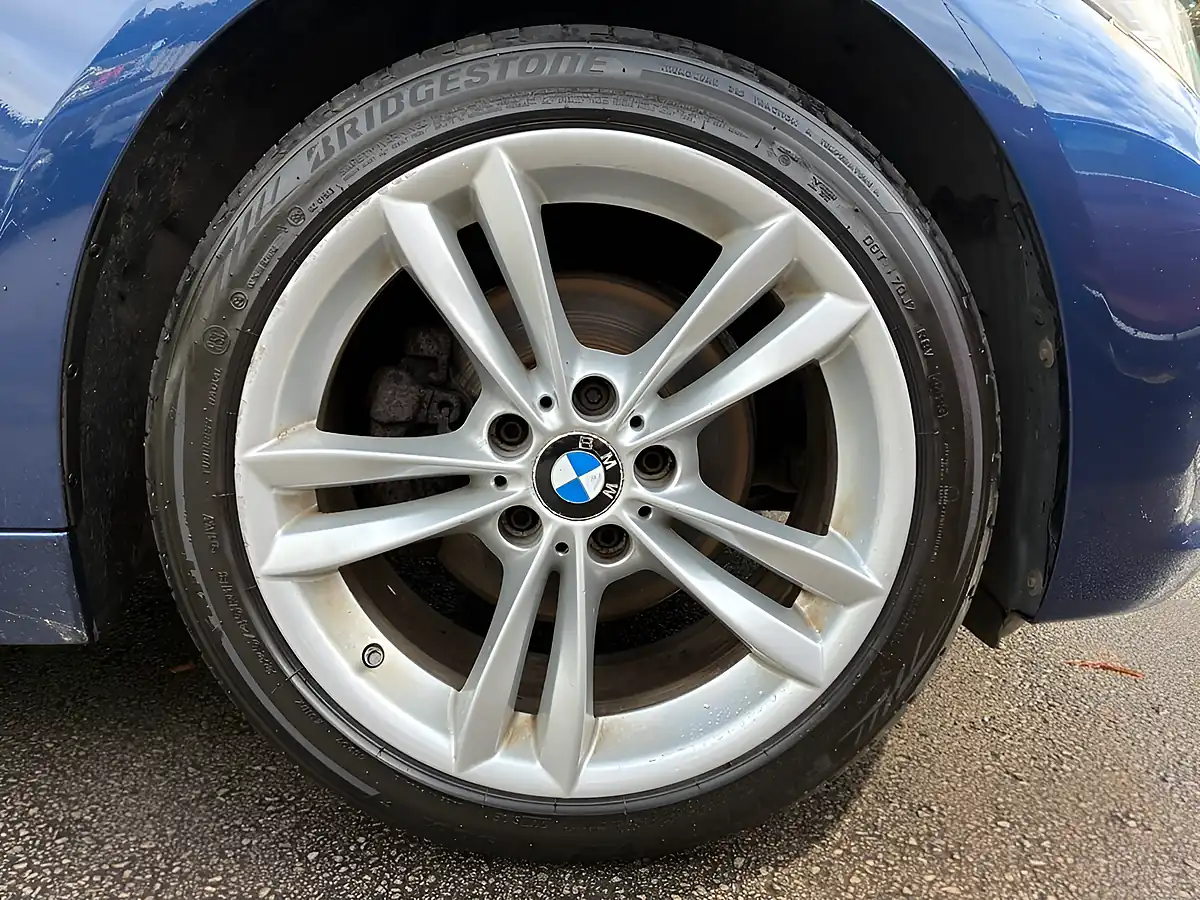 Used 2017 BMW 3 Series Se Blue - Interior and Exterior details 6