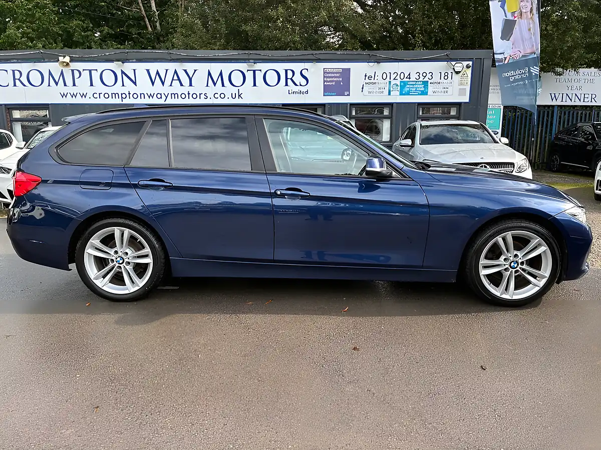 Used 2017 BMW 3 Series Se Blue - Interior and Exterior details 7