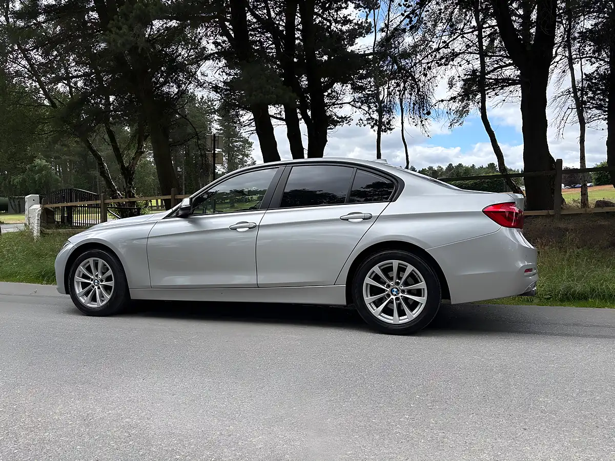 Used 2017 BMW 3 Series Se Silver - Interior and Exterior details 16