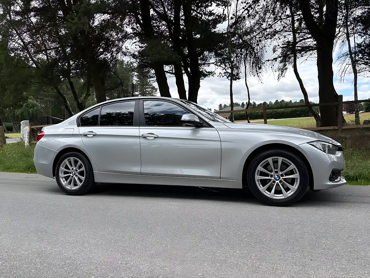 Used 2017 BMW 3 Series Se Silver - Interior and Exterior details 3