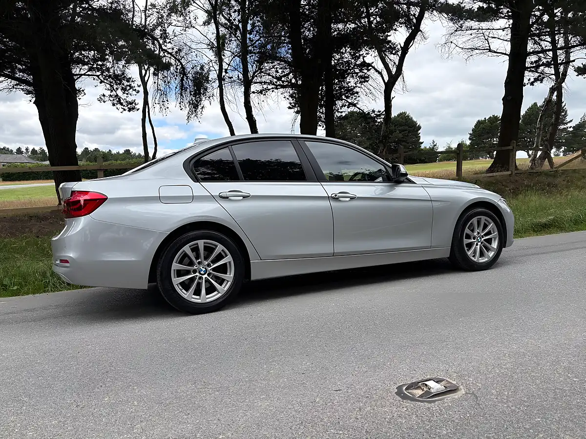 Used 2017 BMW 3 Series Se Silver - Interior and Exterior details 5
