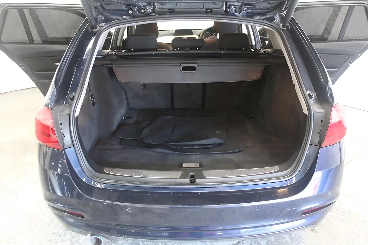 Used 2017 BMW 3 Series Se Touring Blue - Interior and Exterior details 11