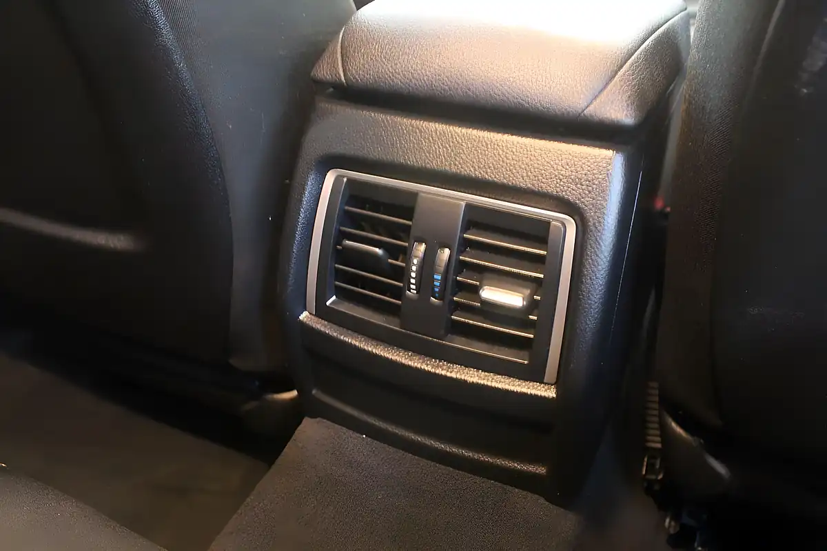 Used 2017 BMW 3 Series Se Touring Blue - Interior and Exterior details 19