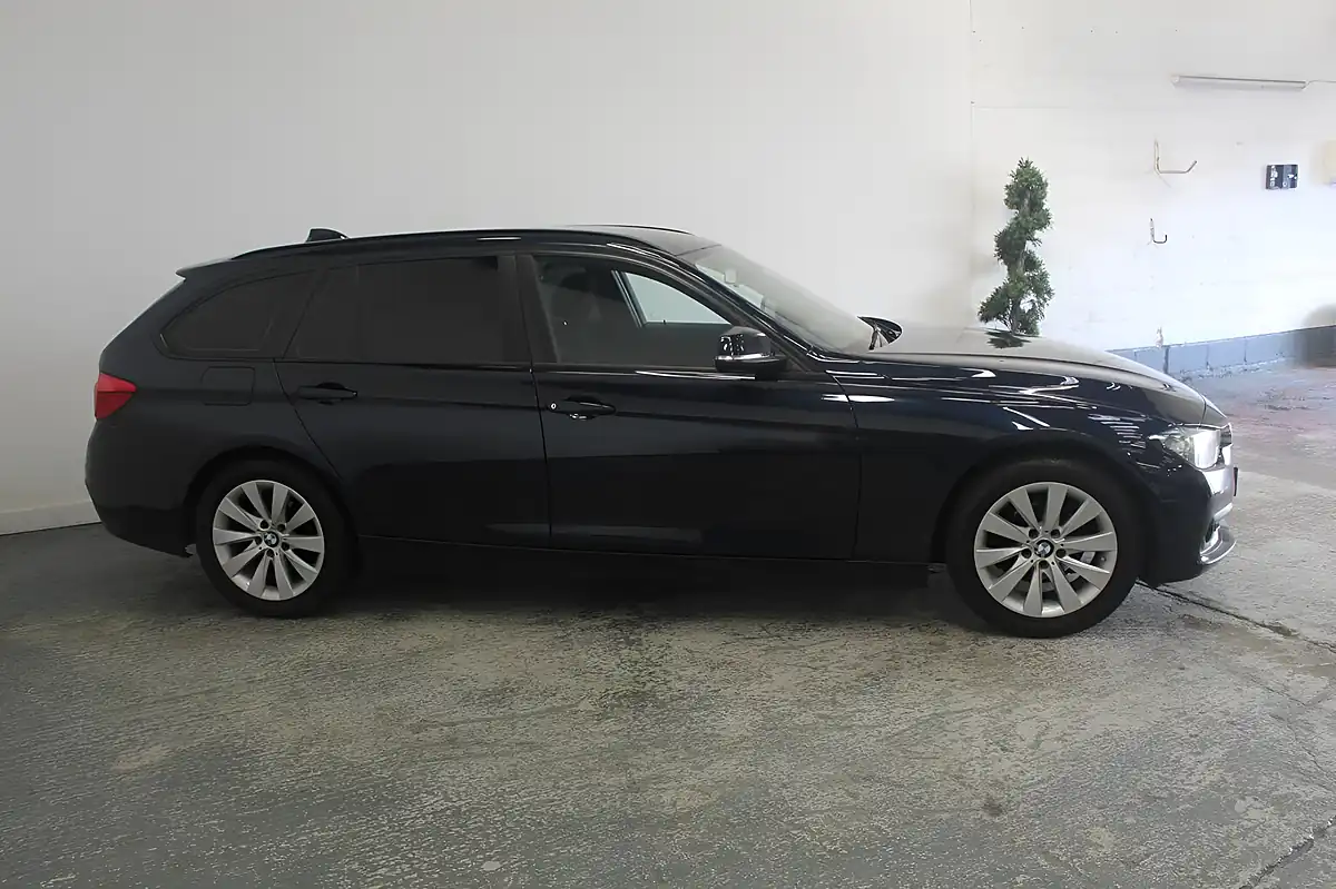 Used 2017 BMW 3 Series Se Touring Blue - Interior and Exterior details 3