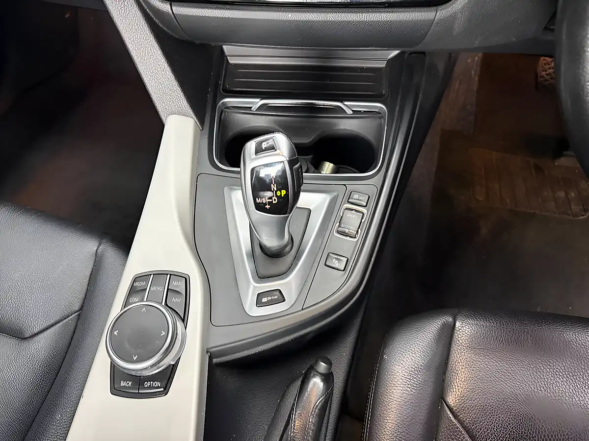 Used 2017 BMW 3 Series Se White - Interior and Exterior details 12