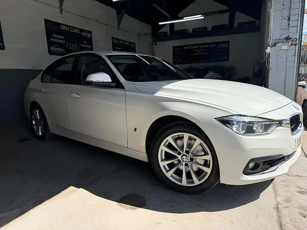 Used 2017 BMW 3 Series Se White - Interior and Exterior details 5
