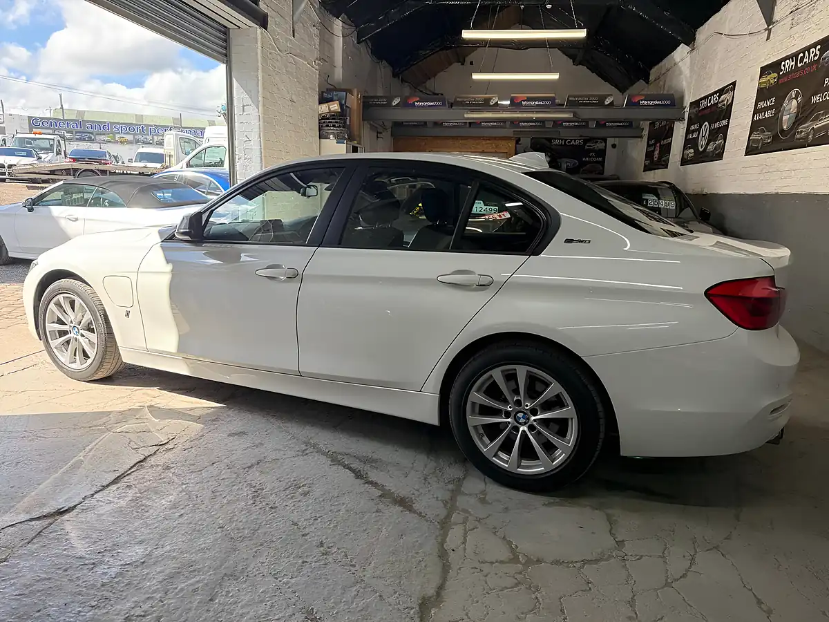 Used 2017 BMW 3 Series Se White - Interior and Exterior details 8