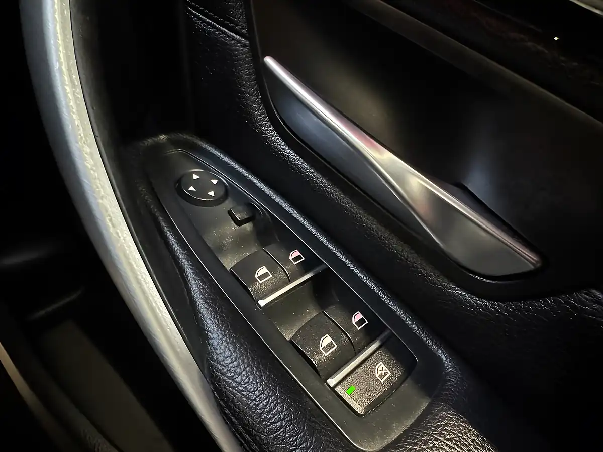 Used 2017 BMW 3 Series Sport Blue - Interior and Exterior details 20